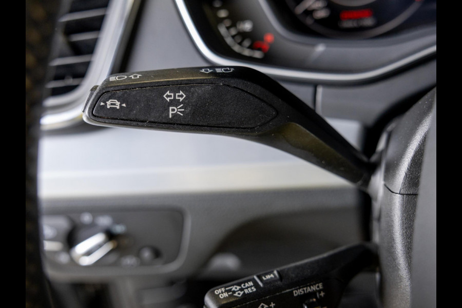 Audi Q5 55 TFSI e quattro Competition SoH 100% 367pk / Panorama dak / Adaptieve cruise control / Stoelverwarming / Dodehoekdetectie / Achtertuitrijcamera / Apple carplay /