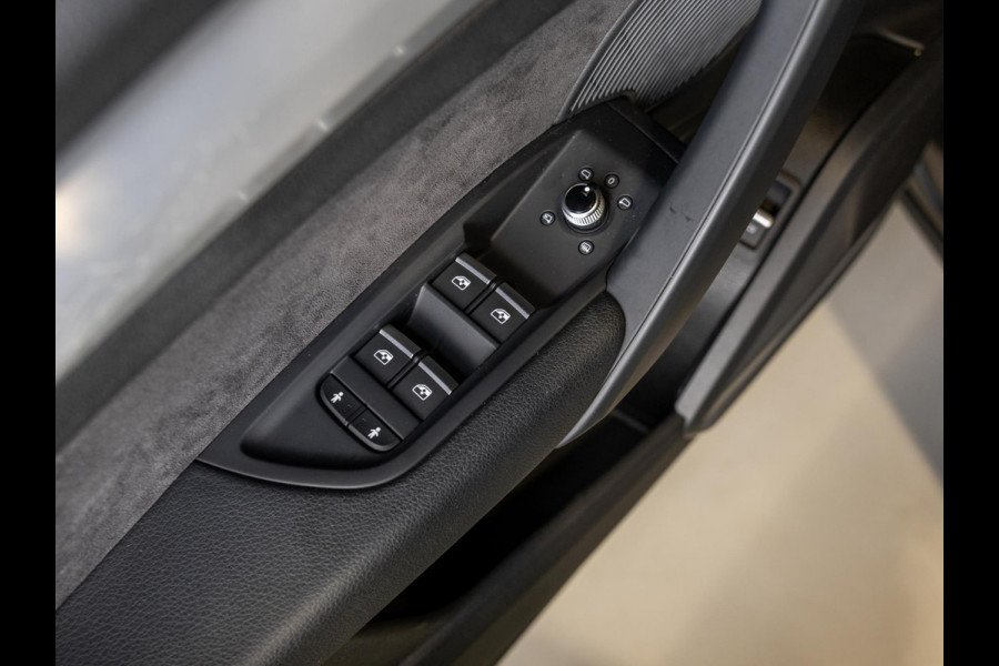 Audi Q5 55 TFSI e quattro Competition SoH 100% 367pk / Panorama dak / Adaptieve cruise control / Stoelverwarming / Dodehoekdetectie / Achtertuitrijcamera / Apple carplay /
