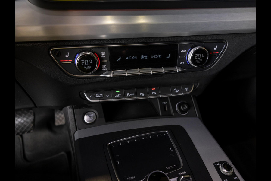 Audi Q5 55 TFSI e quattro Competition SoH 100% 367pk / Panorama dak / Adaptieve cruise control / Stoelverwarming / Dodehoekdetectie / Achtertuitrijcamera / Apple carplay /