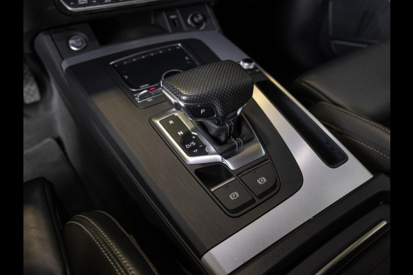 Audi Q5 55 TFSI e quattro Competition SoH 100% 367pk / Panorama dak / Adaptieve cruise control / Stoelverwarming / Dodehoekdetectie / Achtertuitrijcamera / Apple carplay /