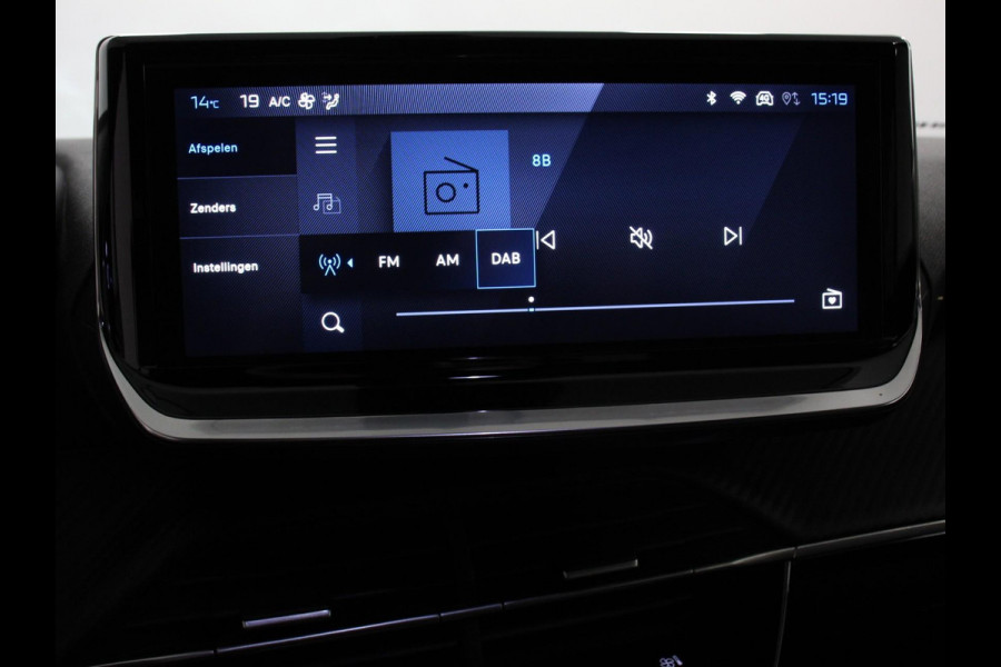 Peugeot 2008 1.2 Hybrid 136 pk Automaat Allure Navigatie Apple Carplay/Android Auto Climate Control Dab Led Parkeer sensoren Cruise Control
