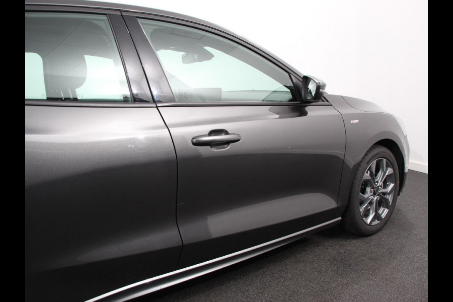 Ford Focus 1.0 Focus 125 PK HB ST-Line Automaat Navigatie Climate control cruise control Carplay LM velgen Parkeersensoren Led Matrix koplampen