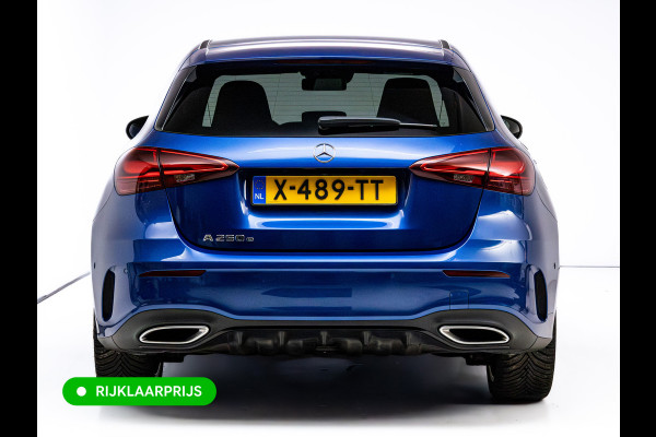 Mercedes-Benz A-Klasse 250 e AMG Line | Pano dak | Stoelverw. | Cruise | 19"all season | Sfeerverlichting | Climate control | Navigatie