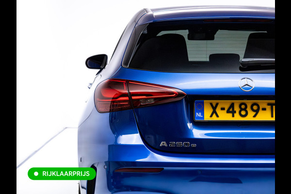 Mercedes-Benz A-Klasse 250 e AMG Line | Pano dak | Stoelverw. | Cruise | 19"all season | Sfeerverlichting | Climate control | Navigatie