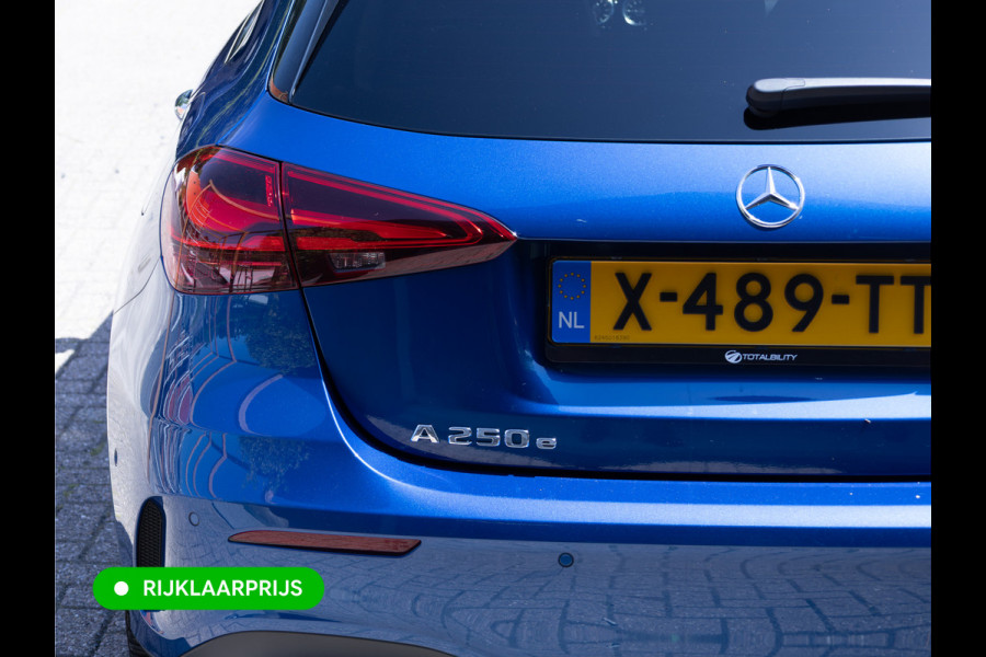 Mercedes-Benz A-Klasse 250 e AMG Line | Pano dak | Stoelverw. | Cruise | 19"all season | Sfeerverlichting | Climate control | Navigatie