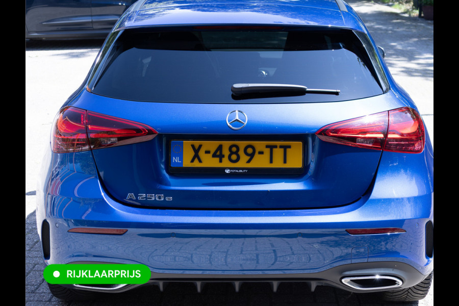 Mercedes-Benz A-Klasse 250 e AMG Line | Pano dak | Stoelverw. | Cruise | 19"all season | Sfeerverlichting | Climate control | Navigatie