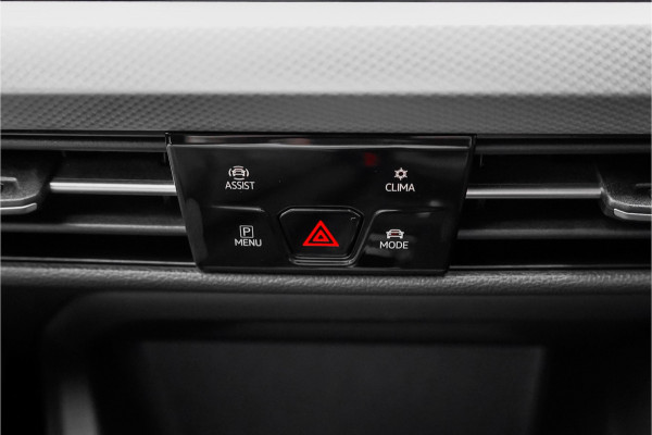 Volkswagen Golf 1.5 eTSI Move Style Pack ACC Camera 18"