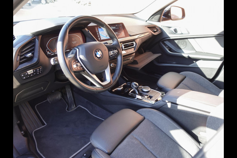 BMW 1-serie 118i Executive Edition Navigatie Apple Carplay/Android Auto Adaptive Cruise Control Parkeersensoren Full LED Virtual Cockpit Climate Control