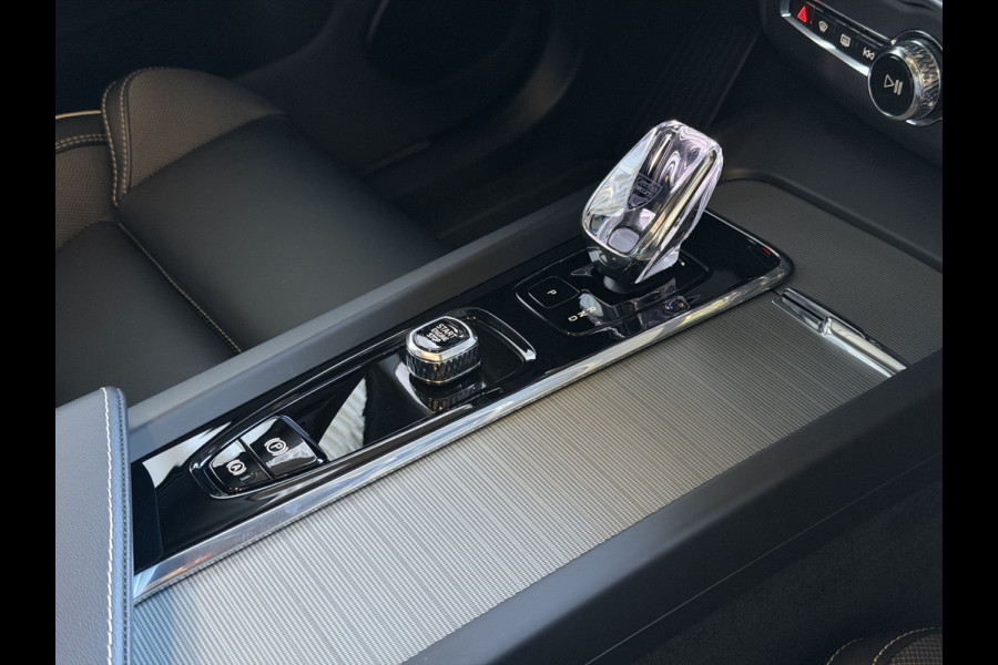 Volvo XC60 STERKSTE MOTOR 2.0 T8 456PK AWD ULTRA ! BLACK EDITION STOEL/STUUR.VER. 22''LMV PANO HEADUP HARMAN KARDON