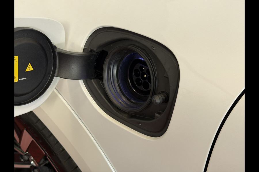 Volvo XC60 STERKSTE MOTOR 2.0 T8 456PK AWD ULTRA ! BLACK EDITION STOEL/STUUR.VER. 22''LMV PANO HEADUP HARMAN KARDON
