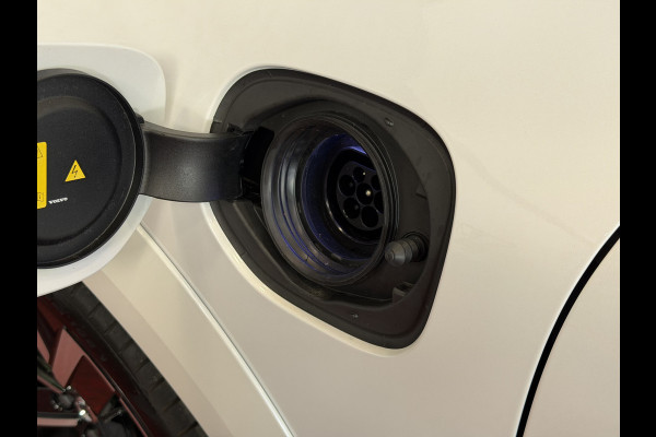 Volvo XC60 STERKSTE MOTOR 2.0 T8 456PK AWD ULTRA ! BLACK EDITION STOEL/STUUR.VER. 22''LMV PANO HEADUP HARMAN KARDON