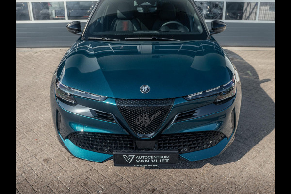 Alfa Romeo junior Elettrica Ti 54 kWh | Clima | Adapt. Cruise | Keyless | Handsfree A-Klep | PDC rondom | Pack Techno | Warmtepomp | Bicolore