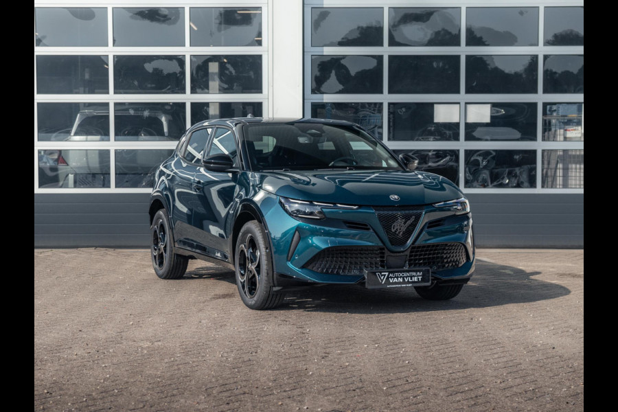 Alfa Romeo junior Elettrica Ti 54 kWh | Clima | Adapt. Cruise | Keyless | Handsfree A-Klep | PDC rondom | Pack Techno | Warmtepomp | Bicolore