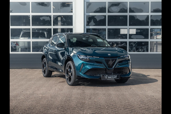 Alfa Romeo junior Elettrica Ti 54 kWh | Clima | Adapt. Cruise | Keyless | Handsfree A-Klep | PDC rondom | Pack Techno | Warmtepomp | Bicolore