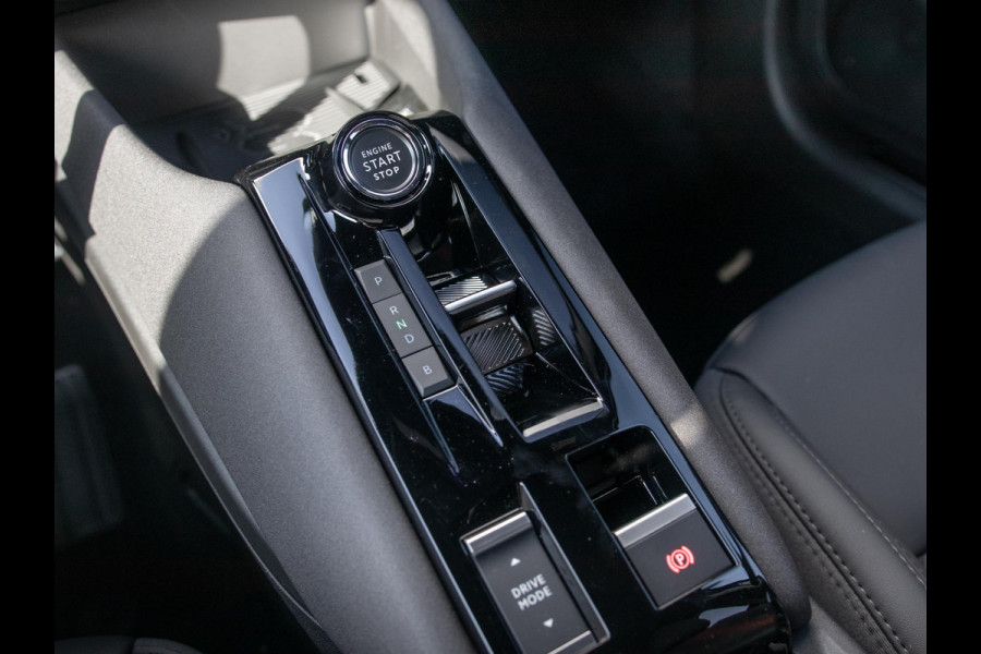Alfa Romeo junior Elettrica Ti 54 kWh | Clima | Adapt. Cruise | Keyless | Handsfree A-Klep | PDC rondom | Pack Techno | Warmtepomp | Bicolore
