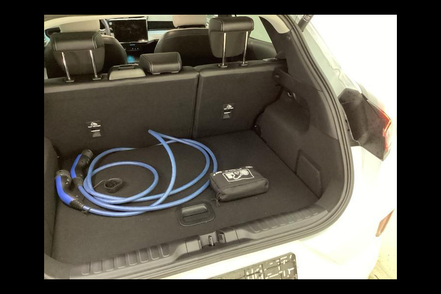 Ford Puma Gen-E Premium 44 kWh WORDT VERWACHT! | 5000 Km | Winter Pack | Driver Pack | Trekhaak |