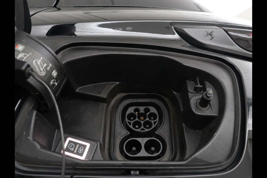 DS DS 3 Crossback E-Tense Performance Line+ 50 kWh | SOH 92,3% | Warmtepomp | Matrix LED | Alcantara | Side Assist | Camera | Carplay | Keyless | Navigatie | DAB | Climate control | Cruise control