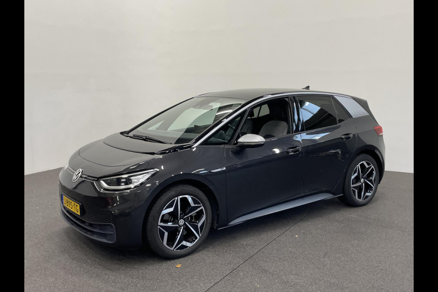 Volkswagen ID.3 First Plus 58 kWh Navigatie Apple Carplay/Android Auto Adaptive Cruise Control Camera Parkeersensoren Stoel- en stuurverwarming Lichtmetalen velgen Climate Control