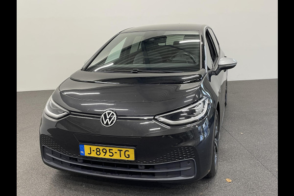 Volkswagen ID.3 First Plus 58 kWh Navigatie Apple Carplay/Android Auto Adaptive Cruise Control Camera Parkeersensoren Stoel- en stuurverwarming Lichtmetalen velgen Climate Control