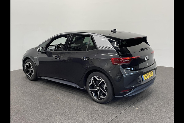 Volkswagen ID.3 First Plus 58 kWh Navigatie Apple Carplay/Android Auto Adaptive Cruise Control Camera Parkeersensoren Stoel- en stuurverwarming Lichtmetalen velgen Climate Control