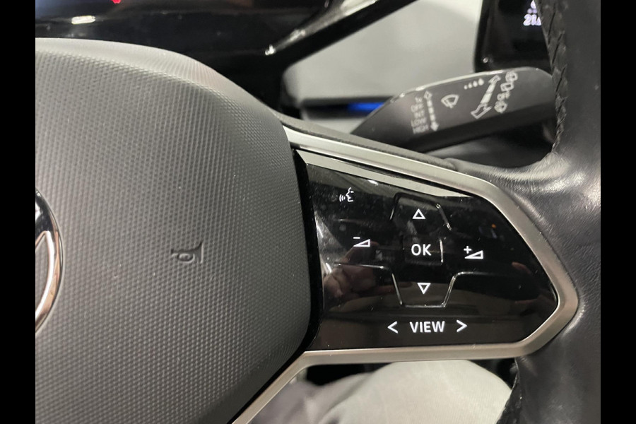 Volkswagen ID.3 First Plus 58 kWh Navigatie Apple Carplay/Android Auto Adaptive Cruise Control Camera Parkeersensoren Stoel- en stuurverwarming Lichtmetalen velgen Climate Control