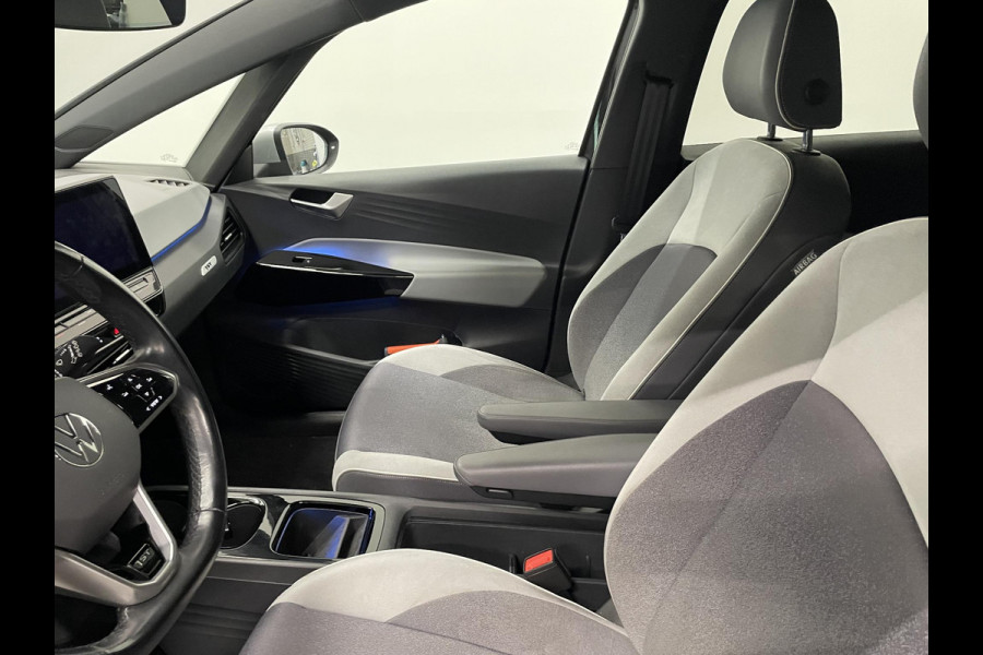 Volkswagen ID.3 First Plus 58 kWh Navigatie Apple Carplay/Android Auto Adaptive Cruise Control Camera Parkeersensoren Stoel- en stuurverwarming Lichtmetalen velgen Climate Control