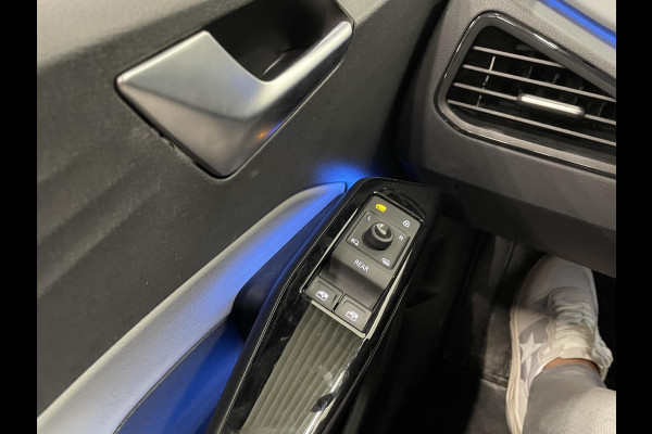 Volkswagen ID.3 First Plus 58 kWh Navigatie Apple Carplay/Android Auto Adaptive Cruise Control Camera Parkeersensoren Stoel- en stuurverwarming Lichtmetalen velgen Climate Control