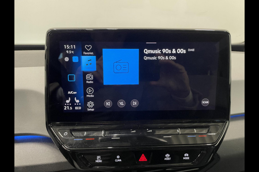 Volkswagen ID.3 First Plus 58 kWh Navigatie Apple Carplay/Android Auto Adaptive Cruise Control Camera Parkeersensoren Stoel- en stuurverwarming Lichtmetalen velgen Climate Control
