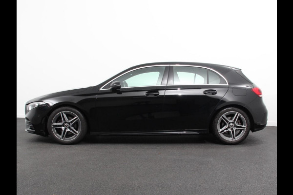 Mercedes-Benz A-Klasse 200 AMG Line Navigatie Climate Control Camera Virtual Cockpit Led Stoelverwarming Cruise control Parkeersensoren