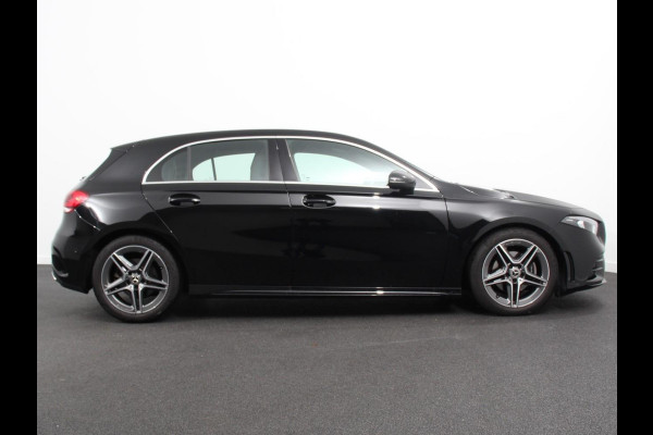 Mercedes-Benz A-Klasse 200 AMG Line Navigatie Climate Control Camera Virtual Cockpit Led Stoelverwarming Cruise control Parkeersensoren