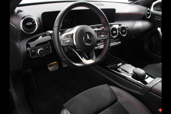 Mercedes-Benz A-Klasse 200 AMG Line Navigatie Climate Control Camera Virtual Cockpit Led Stoelverwarming Cruise control Parkeersensoren