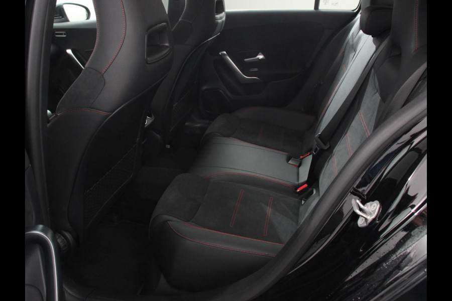 Mercedes-Benz A-Klasse 200 AMG Line Navigatie Climate Control Camera Virtual Cockpit Led Stoelverwarming Cruise control Parkeersensoren