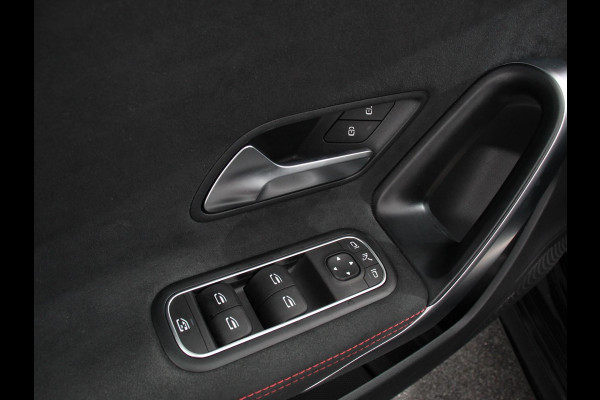 Mercedes-Benz A-Klasse 200 AMG Line Navigatie Climate Control Camera Virtual Cockpit Led Stoelverwarming Cruise control Parkeersensoren