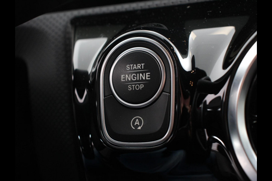 Mercedes-Benz A-Klasse 200 AMG Line Navigatie Climate Control Camera Virtual Cockpit Led Stoelverwarming Cruise control Parkeersensoren