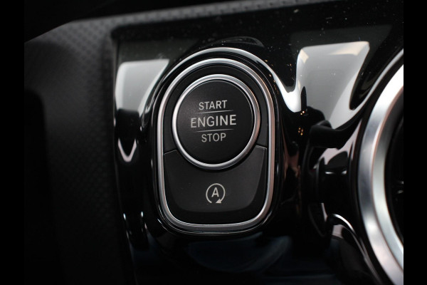 Mercedes-Benz A-Klasse 200 AMG Line Navigatie Climate Control Camera Virtual Cockpit Led Stoelverwarming Cruise control Parkeersensoren