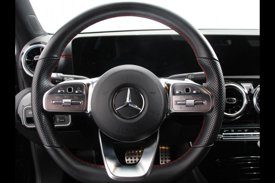Mercedes-Benz A-Klasse 200 AMG Line Navigatie Climate Control Camera Virtual Cockpit Led Stoelverwarming Cruise control Parkeersensoren