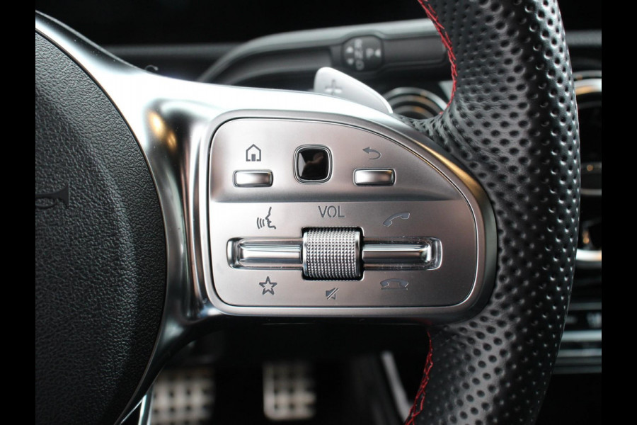 Mercedes-Benz A-Klasse 200 AMG Line Navigatie Climate Control Camera Virtual Cockpit Led Stoelverwarming Cruise control Parkeersensoren