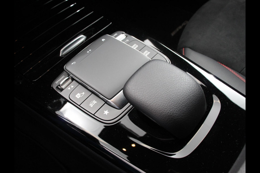 Mercedes-Benz A-Klasse 200 AMG Line Navigatie Climate Control Camera Virtual Cockpit Led Stoelverwarming Cruise control Parkeersensoren
