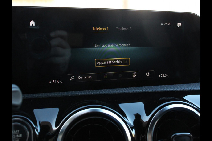 Mercedes-Benz A-Klasse 200 AMG Line Navigatie Climate Control Camera Virtual Cockpit Led Stoelverwarming Cruise control Parkeersensoren