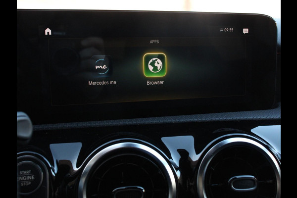 Mercedes-Benz A-Klasse 200 AMG Line Navigatie Climate Control Camera Virtual Cockpit Led Stoelverwarming Cruise control Parkeersensoren
