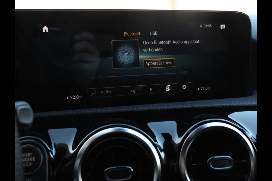Mercedes-Benz A-Klasse 200 AMG Line Navigatie Climate Control Camera Virtual Cockpit Led Stoelverwarming Cruise control Parkeersensoren