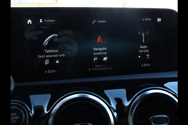 Mercedes-Benz A-Klasse 200 AMG Line Navigatie Climate Control Camera Virtual Cockpit Led Stoelverwarming Cruise control Parkeersensoren