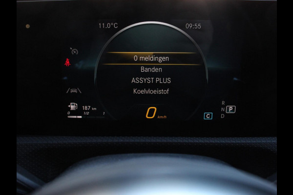 Mercedes-Benz A-Klasse 200 AMG Line Navigatie Climate Control Camera Virtual Cockpit Led Stoelverwarming Cruise control Parkeersensoren