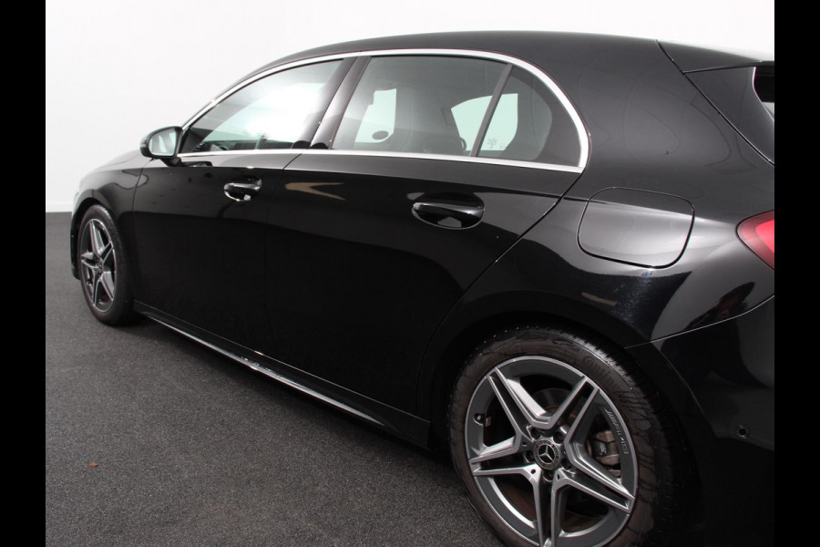 Mercedes-Benz A-Klasse 200 AMG Line Navigatie Climate Control Camera Virtual Cockpit Led Stoelverwarming Cruise control Parkeersensoren