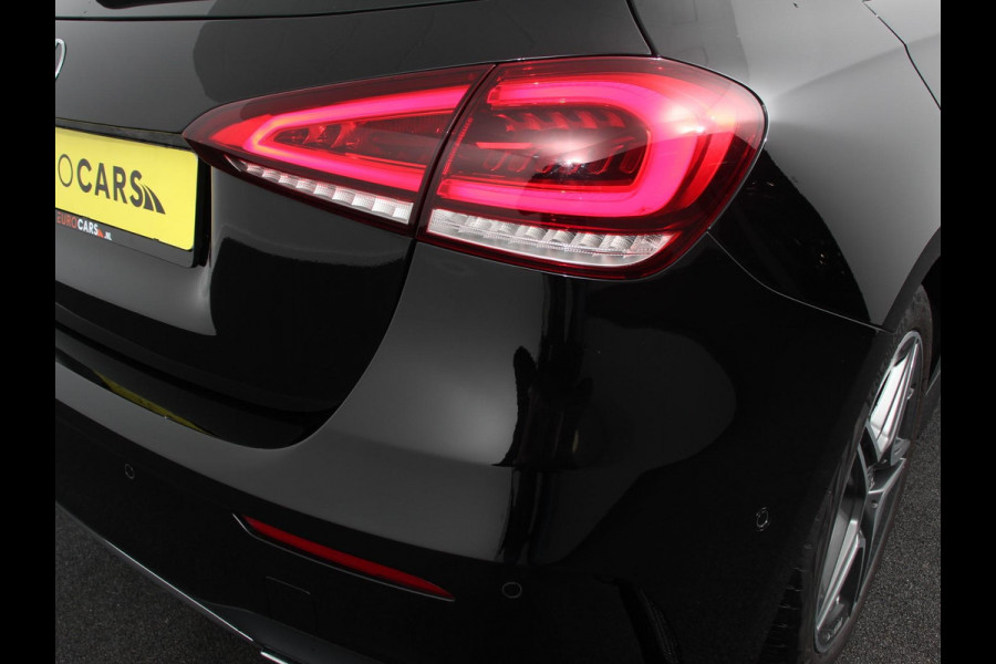 Mercedes-Benz A-Klasse 200 AMG Line Navigatie Climate Control Camera Virtual Cockpit Led Stoelverwarming Cruise control Parkeersensoren
