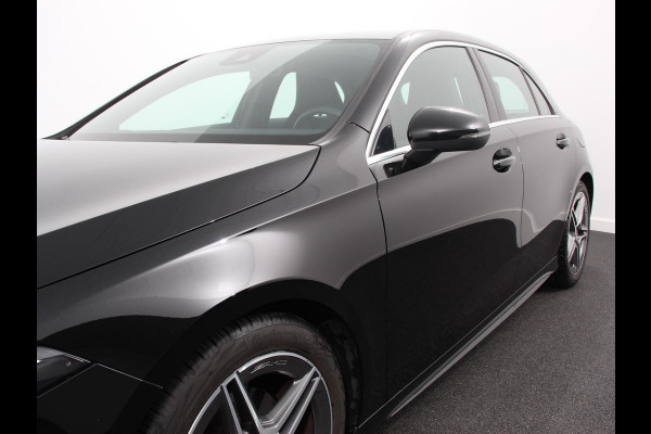 Mercedes-Benz A-Klasse 200 AMG Line Navigatie Climate Control Camera Virtual Cockpit Led Stoelverwarming Cruise control Parkeersensoren