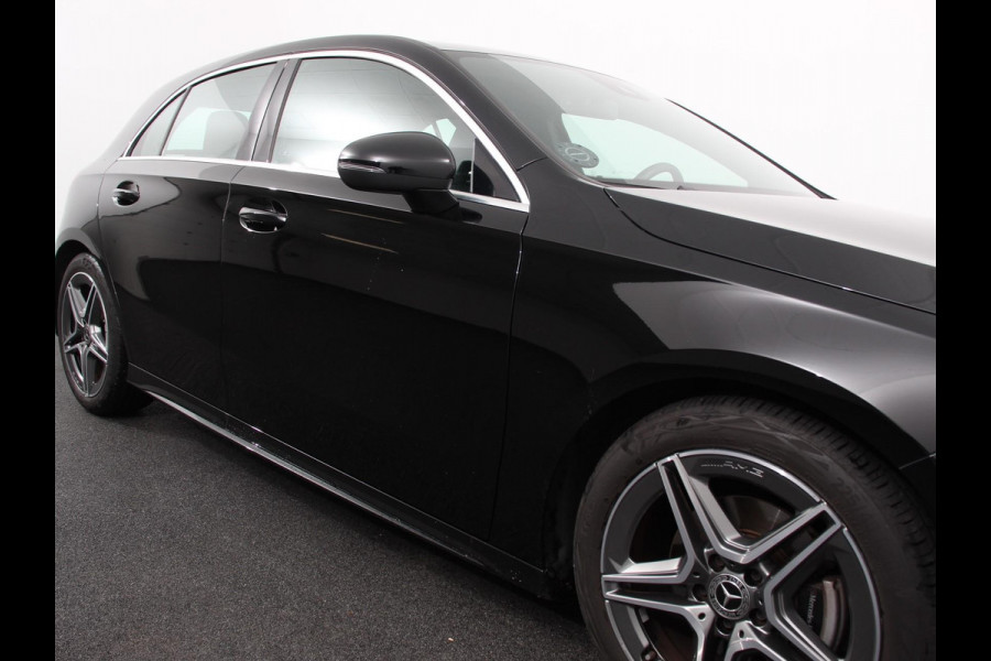Mercedes-Benz A-Klasse 200 AMG Line Navigatie Climate Control Camera Virtual Cockpit Led Stoelverwarming Cruise control Parkeersensoren