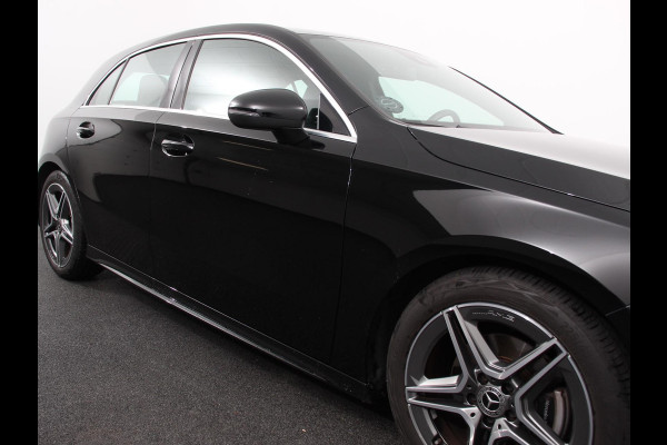 Mercedes-Benz A-Klasse 200 AMG Line Navigatie Climate Control Camera Virtual Cockpit Led Stoelverwarming Cruise control Parkeersensoren