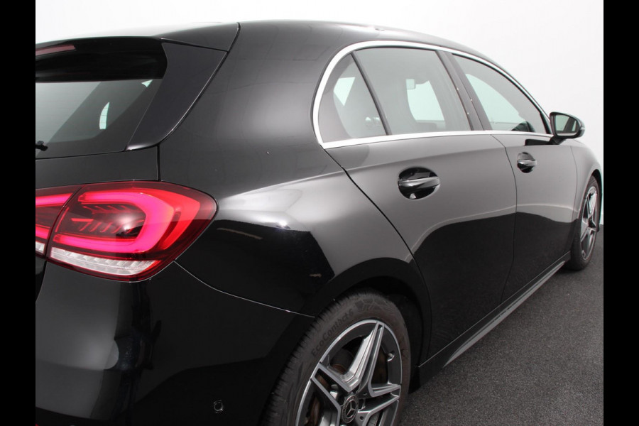 Mercedes-Benz A-Klasse 200 AMG Line Navigatie Climate Control Camera Virtual Cockpit Led Stoelverwarming Cruise control Parkeersensoren