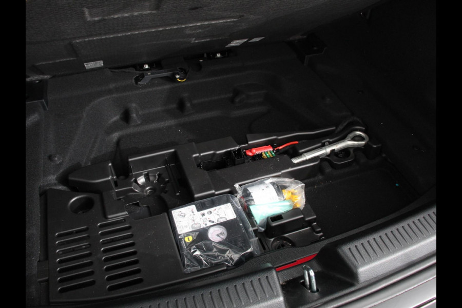 Mercedes-Benz A-Klasse 200 AMG Line Navigatie Climate Control Camera Virtual Cockpit Led Stoelverwarming Cruise control Parkeersensoren